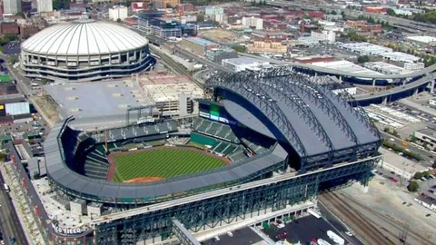 甘锐掌舵，亚冠烽火燃情：教练激励全力奋战，韦世豪勇闯险境！